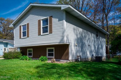 1819 Robbins Rd_003
