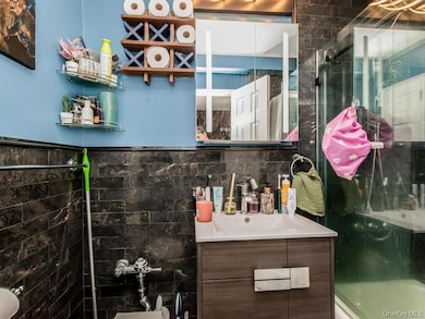 The Granada unit 1G, Bronx, NY 10463 - photo 7