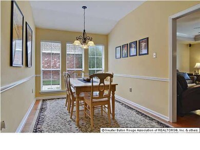 Great formal area for those dinner parties and fam