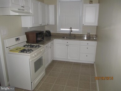 6815 Clover Ln, Upper Darby, PA 19082 - photo 5