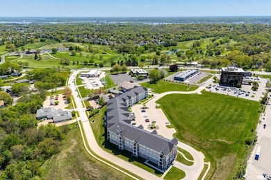 2592 Middle Rd unit 206, Bettendorf, IA 52722 - photo 2