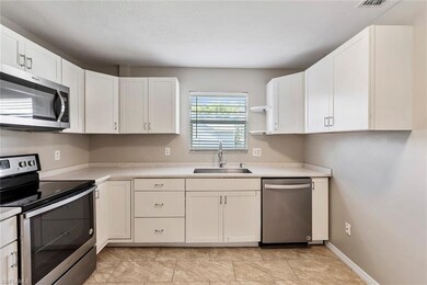 1502 Trafalgar Ln unit B, Naples, FL 34116 - photo 4