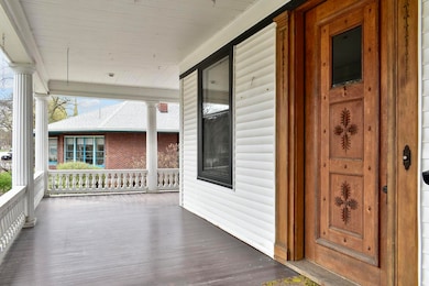 4 Front Entrance & Porch