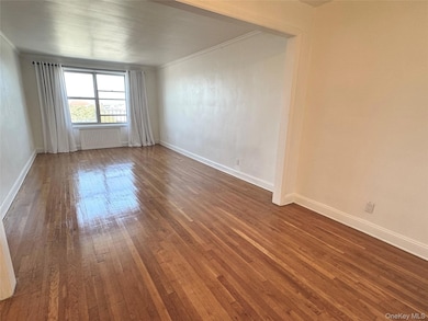 121-16 Ocean Promenade unit 4L, Rockaway Park, NY 11694 - photo 3