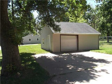 835 Ferley St, Lansing, MI 48911 - photo 4