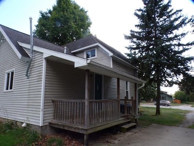 704 W Huron Ave, Vassar, MI 48768 - photo 3