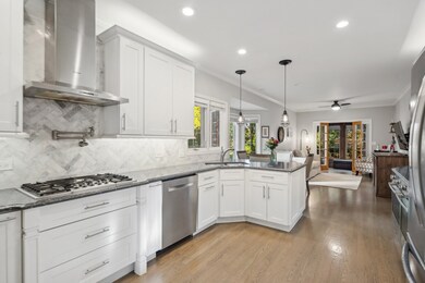 66 Berkshire Ct, Burr Ridge, IL 60527 - photo 4