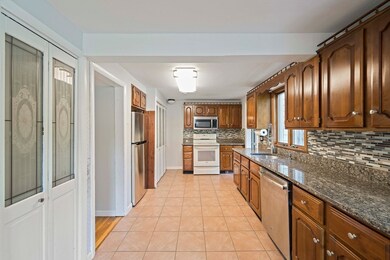 452 Forest St, Rockland, MA 02370 - photo 3