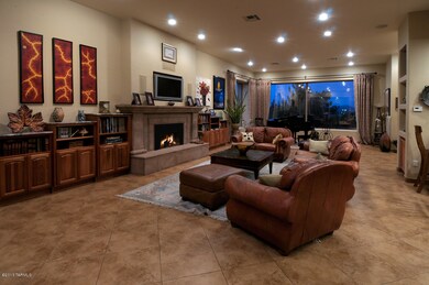 GREATROOM WITH FIREPLACE