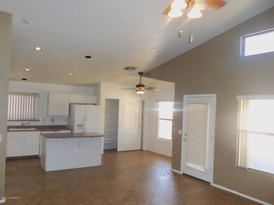 Eat -in Kitchen with Breakfast Bar