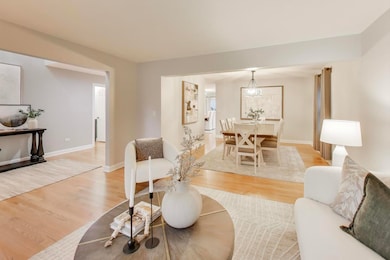 512 Blackhawk Dr, Westmont, IL 60559 - photo 7