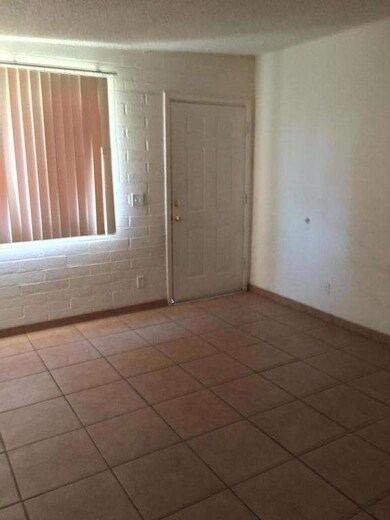 Entry/Living Room