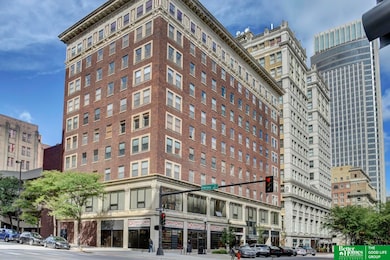 Regis unit 304, Omaha, NE 68102 - photo 2