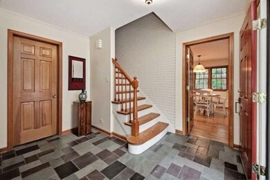 202 E Farnham Ln, Wheaton, IL 60189 - photo 3