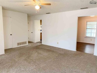 1305 Hunt St, Wichita Falls, TX 76302 - photo 2