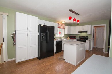 103 Adams Cir, Northbridge, MA 01534 - photo 3