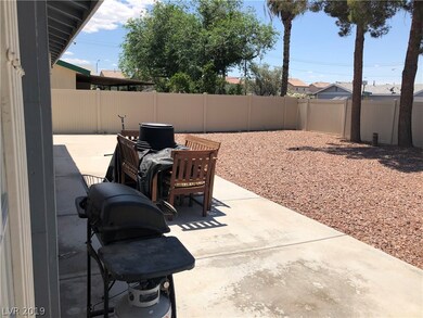 Huge backyard ready for your personal touch! An en