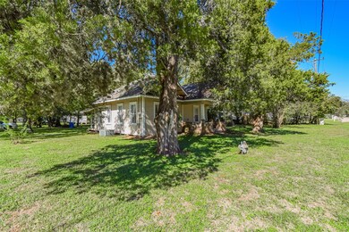 1503 Smith St, Waller, TX 77484 - photo 6