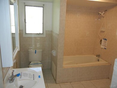 811 Constitution Dr unit 829, Allentown, PA 18103 - photo 4