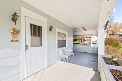 3 bedroom apartment entrance