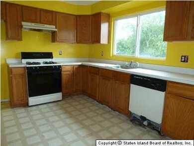 5 Ludwig Ln unit A, Staten Island, NY 10303 - photo 4