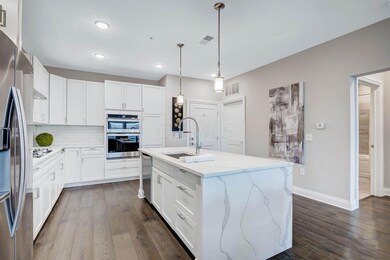 751N6thStreet_Hommati102-3