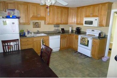 210 Cohasset St, Worcester, MA 01604 - photo 3