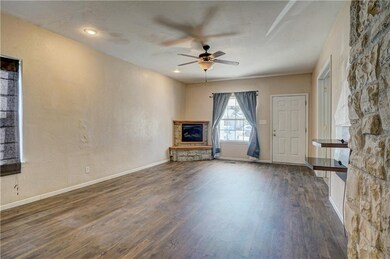 933 N Louisa Ave, Shawnee, OK 74801 - photo 7