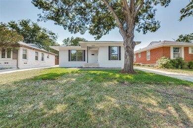 Single story home with a front yard