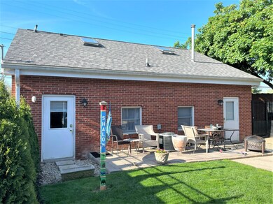 Garage/Yard