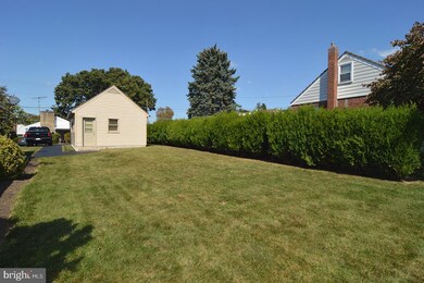 3301 Mckently St, Reading, PA 19605 - photo 5