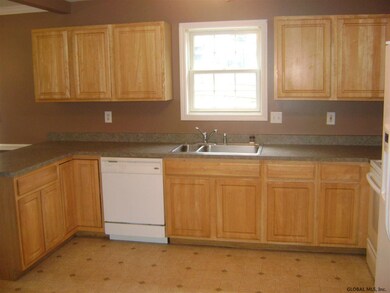 47 Acorn Ave, Rensselaer, NY 12144 - photo 3