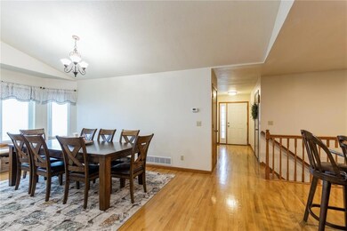 701 Rosedale Dr unit 17A, Center Point, IA 52213 - photo 3