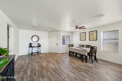 1571 W Beantree Ln Tucson AZ 85713 (7)