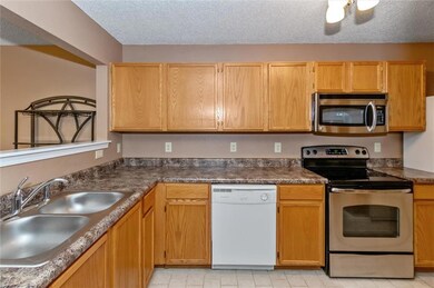 4526 Connaught West Dr, Plainfield, IN 46168 - photo 7