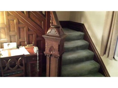 Entry/Foyer.