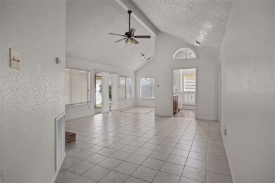 8222 Summertree Dr, Houston, TX 77040 - photo 5