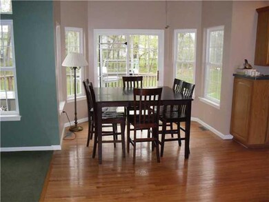 Kitchen breakfest nook overlooking deck
