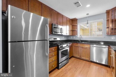 4115 S Four Mile Run Dr unit B, Arlington, VA 22204 - photo 4