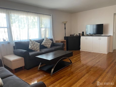 182 Evergreen Rd unit 3B, Edison, NJ 08837 - photo 2