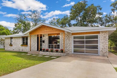 107 W Nimitz St, Fredericksburg, TX 78624 - photo 4