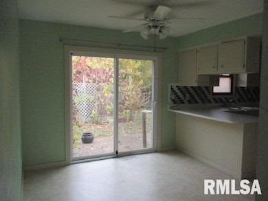 2001 Westgate Dr, Pekin, IL 61554 - photo 5