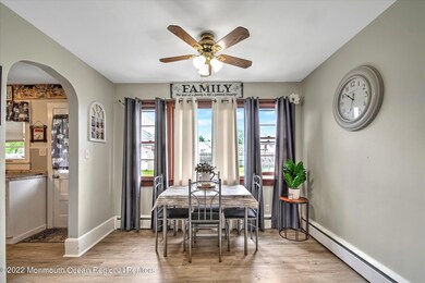 10-DINING ROOM