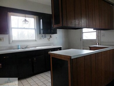 5020 Delray Dr unit A, Lansing, MI 48910 - photo 2