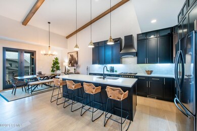 6_Kitchen_high_3679988
