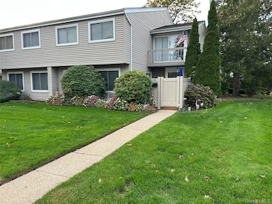 233B Springmeadow Dr unit B, Holbrook, NY 11741 - photo 3