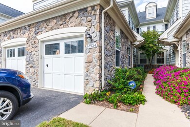 13934 Greendale Dr unit 26, Woodbridge, VA 22191 - photo 2