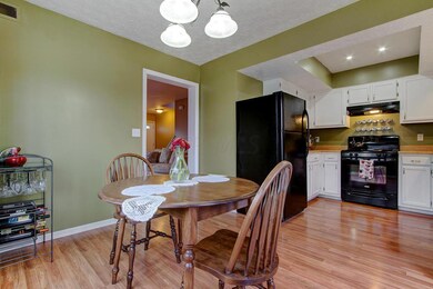 5271 Greensedge Way ~ Eat-in Kitchen
