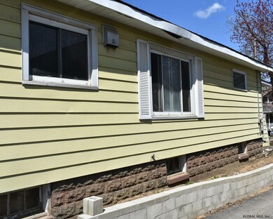 48 Cuthbert St, Schenectady, NY 12302 - photo 4