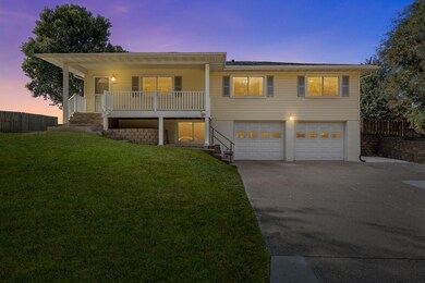 2210 Imperial Oaks Dr, Muscatine, IA 52761 - photo 2